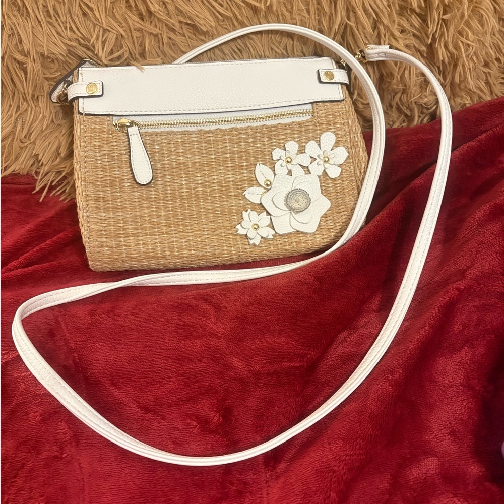 LIZ CLAIBORNE ELLY Woven Straw convertible crossbody with White Floral Appliqué